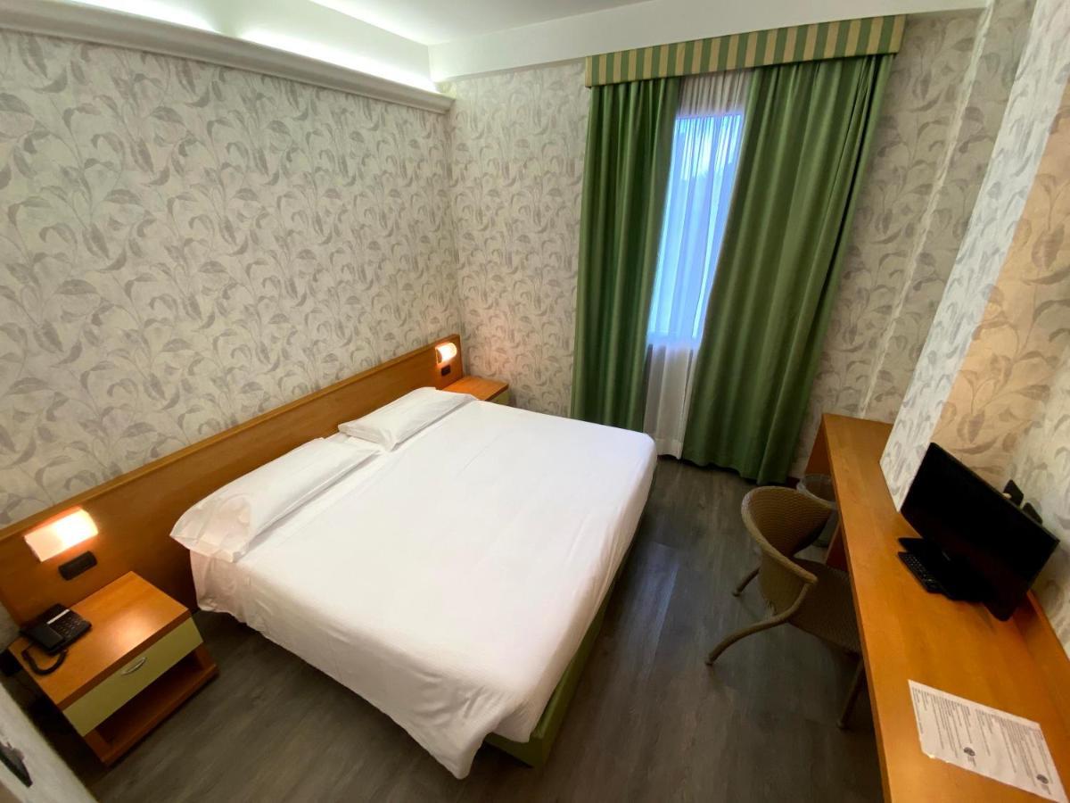 Hotel Embassy 페로 외부 사진