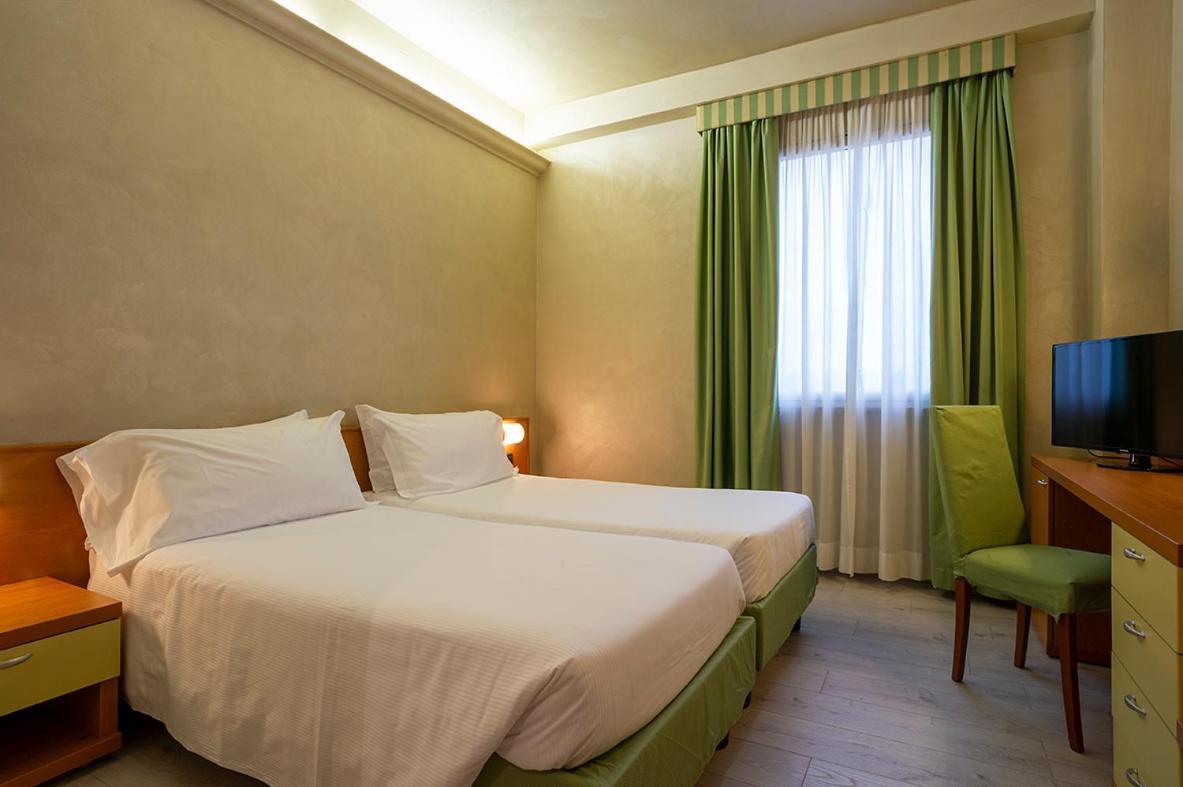 Hotel Embassy 페로 외부 사진