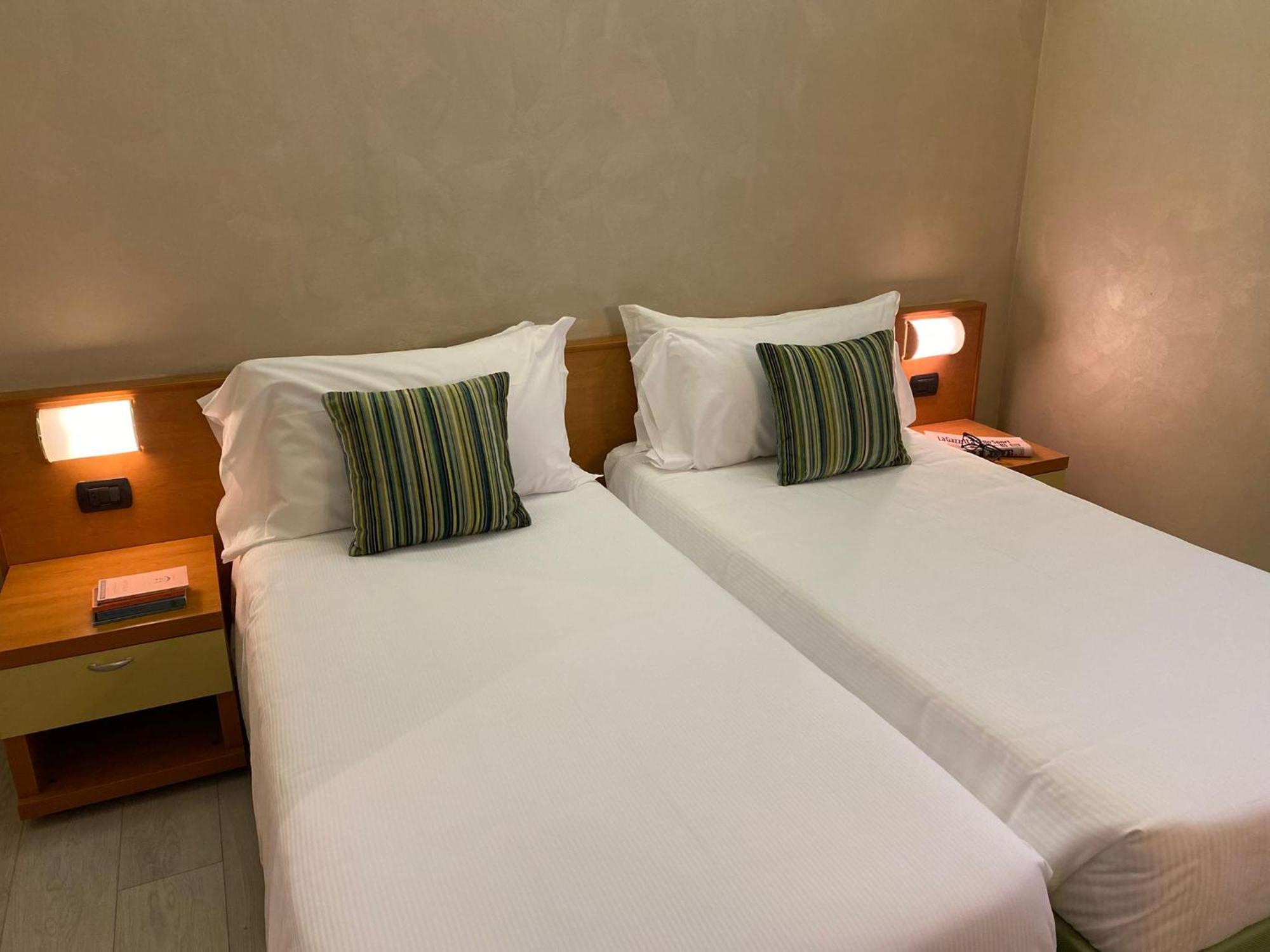Hotel Embassy 페로 외부 사진