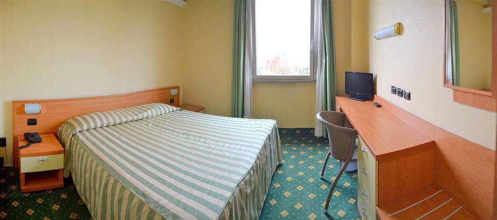 Hotel Embassy 페로 외부 사진