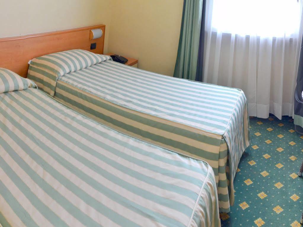 Hotel Embassy 페로 외부 사진